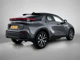 Toyota C-HR (2025) thumbnail 2