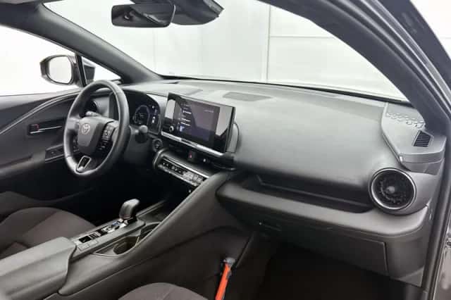 Toyota C-HR (2025) thumbnail 6