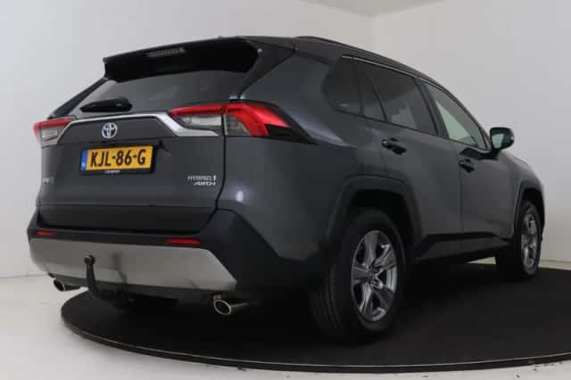 Toyota RAV4 (2022) thumbnail 2