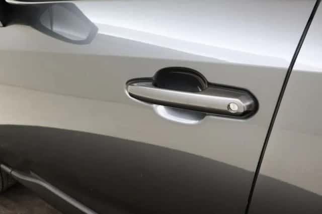 Toyota RAV4 (2022) thumbnail 4