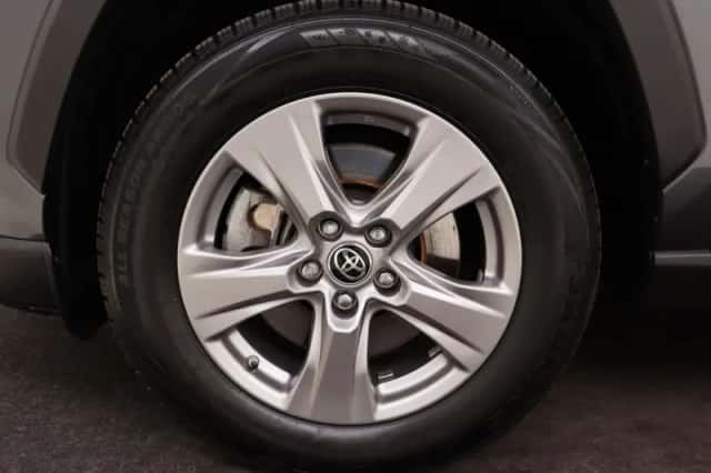 Toyota RAV4 (2022) thumbnail 5