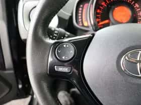 Toyota Aygo (2015) thumbnail 12