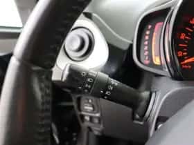 Toyota Aygo (2015) thumbnail 17