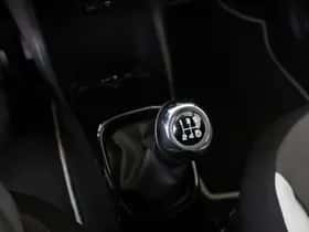 Toyota Aygo (2015) thumbnail 21