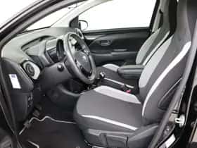 Toyota Aygo (2015) thumbnail 30