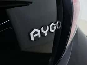 Toyota Aygo (2015) thumbnail 32