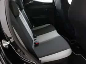 Toyota Aygo (2015) thumbnail 36