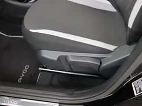 Toyota Aygo (2015) thumbnail 10