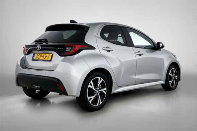 Toyota Yaris (2025) thumbnail 2