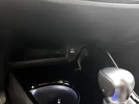 Toyota C-HR (2023) thumbnail 24