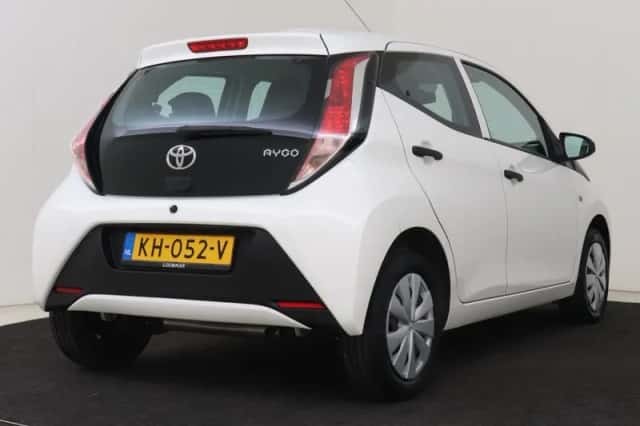 Toyota Aygo (2016) thumbnail 2