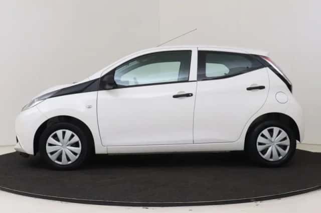 Toyota Aygo (2016) thumbnail 3