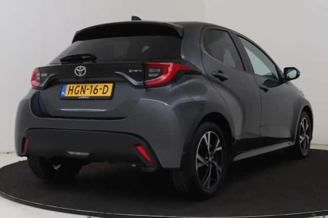 Toyota Yaris (2025) thumbnail 2