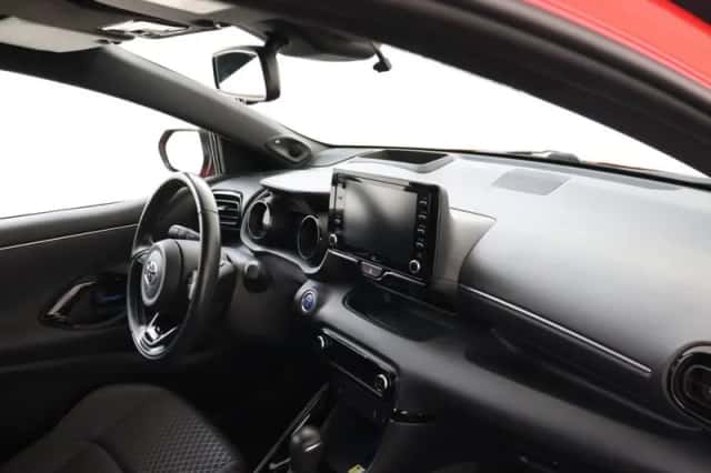 Toyota Yaris (2021) thumbnail 6