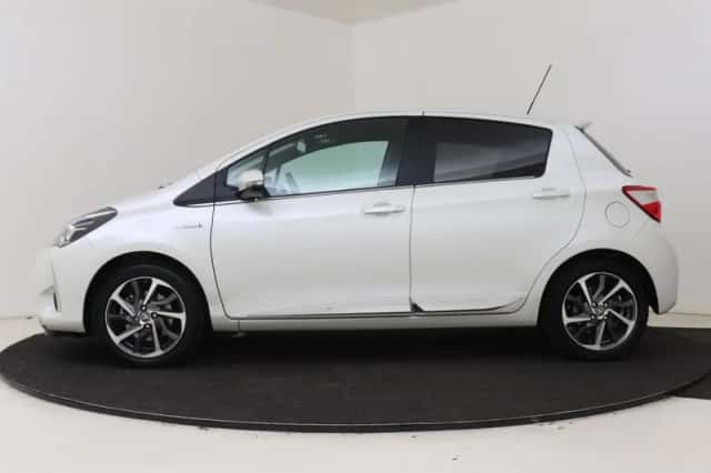 Toyota Yaris (2018) thumbnail 3