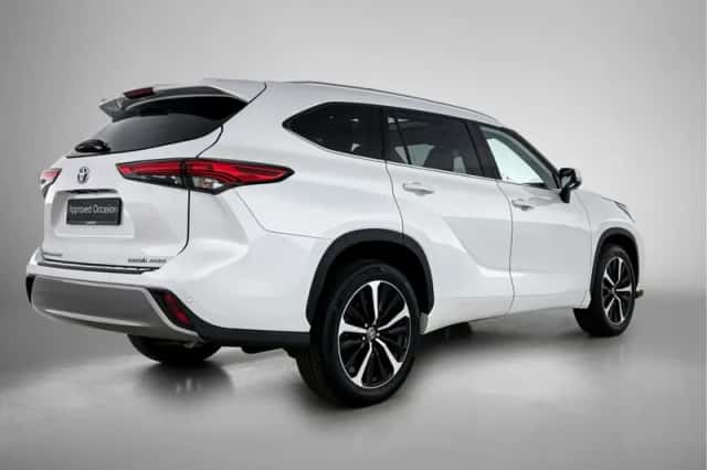 Toyota Highlander (2022) thumbnail 2