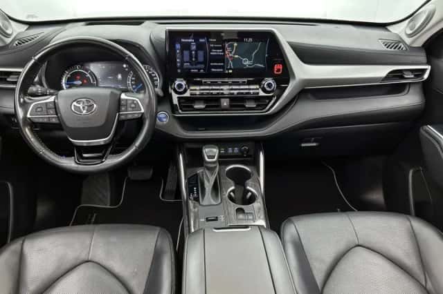 Toyota Highlander (2022) thumbnail 4