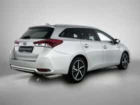 Toyota Auris (2017) thumbnail 2