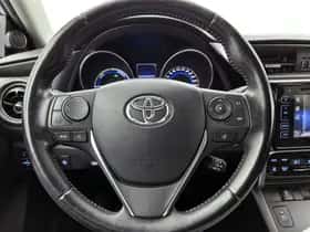 Toyota Auris (2017) thumbnail 17