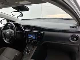 Toyota Auris (2017) thumbnail 6