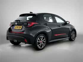Toyota Yaris (2022) thumbnail 2