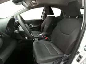 Toyota Yaris (2024) thumbnail 17