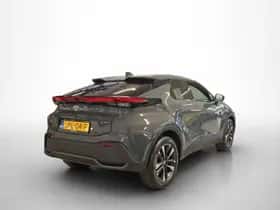 Toyota C-HR (2025) thumbnail 2