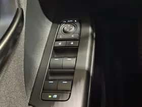 Toyota C-HR (2025) thumbnail 18