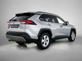 Toyota RAV4 (2021) thumbnail 2