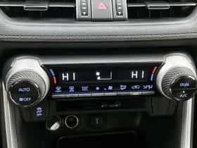 Toyota RAV4 (2021) thumbnail 9