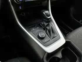 Toyota RAV4 (2021) thumbnail 10