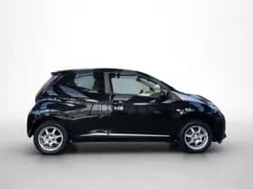 Toyota Aygo (2015) thumbnail 3