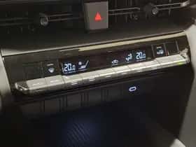 Toyota C-HR (2025) thumbnail 7