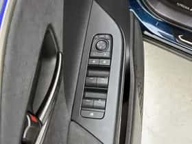 Toyota C-HR (2024) thumbnail 23