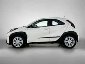 Toyota Aygo (2022) thumbnail 3