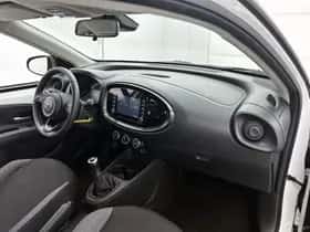 Toyota Aygo (2022) thumbnail 6