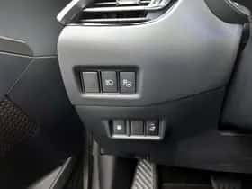 Toyota C-HR (2019) thumbnail 35
