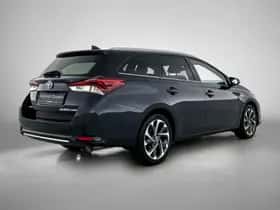 Toyota Auris (2017) thumbnail 2