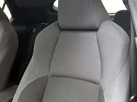 Toyota C-HR (2024) thumbnail 33