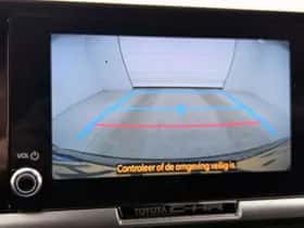 Toyota C-HR (2025) thumbnail 8