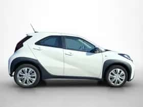 Toyota Aygo (2022) thumbnail 3