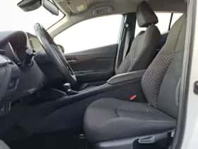 Toyota C-HR (2021) thumbnail 5