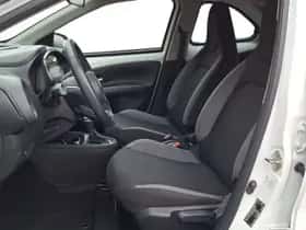 Toyota Aygo (2022) thumbnail 15