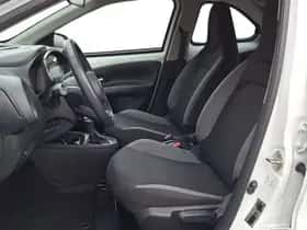 Toyota Aygo (2023) thumbnail 6