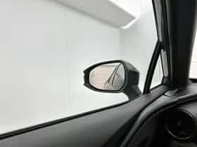 Toyota C-HR (2024) thumbnail 31