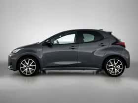 Toyota Yaris (2021) thumbnail 3