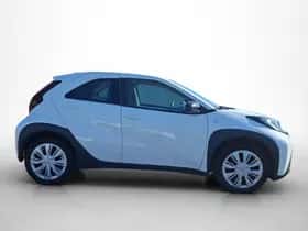 Toyota Aygo (2023) thumbnail 3