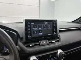 Toyota RAV4 (2021) thumbnail 8