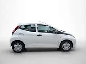 Toyota Aygo (2021) thumbnail 3