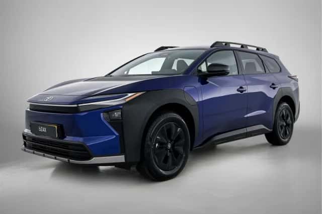 Toyota bZ4X (2026) thumbnail 1